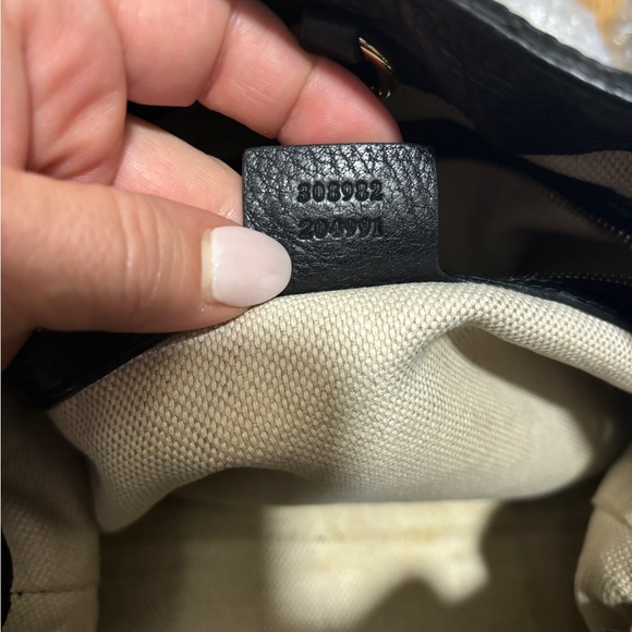 Gucci- Black Pebbled Calfskin Medium Soho with Gold Chain Shoulder Bag - Picture 6 of 10